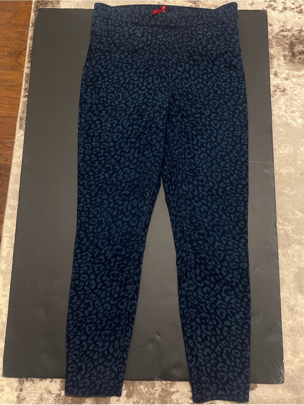 SPANX Midnight Blue Leopard print “jeanish ankle leggings sz M